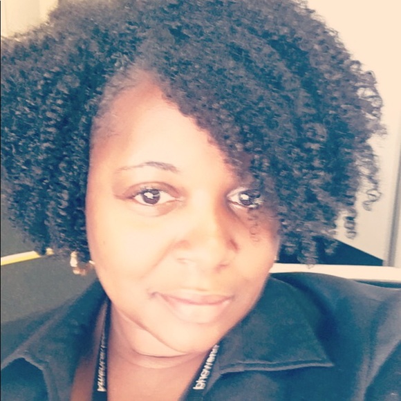 Meet your Posher, Vivian - Picture 3 of 4